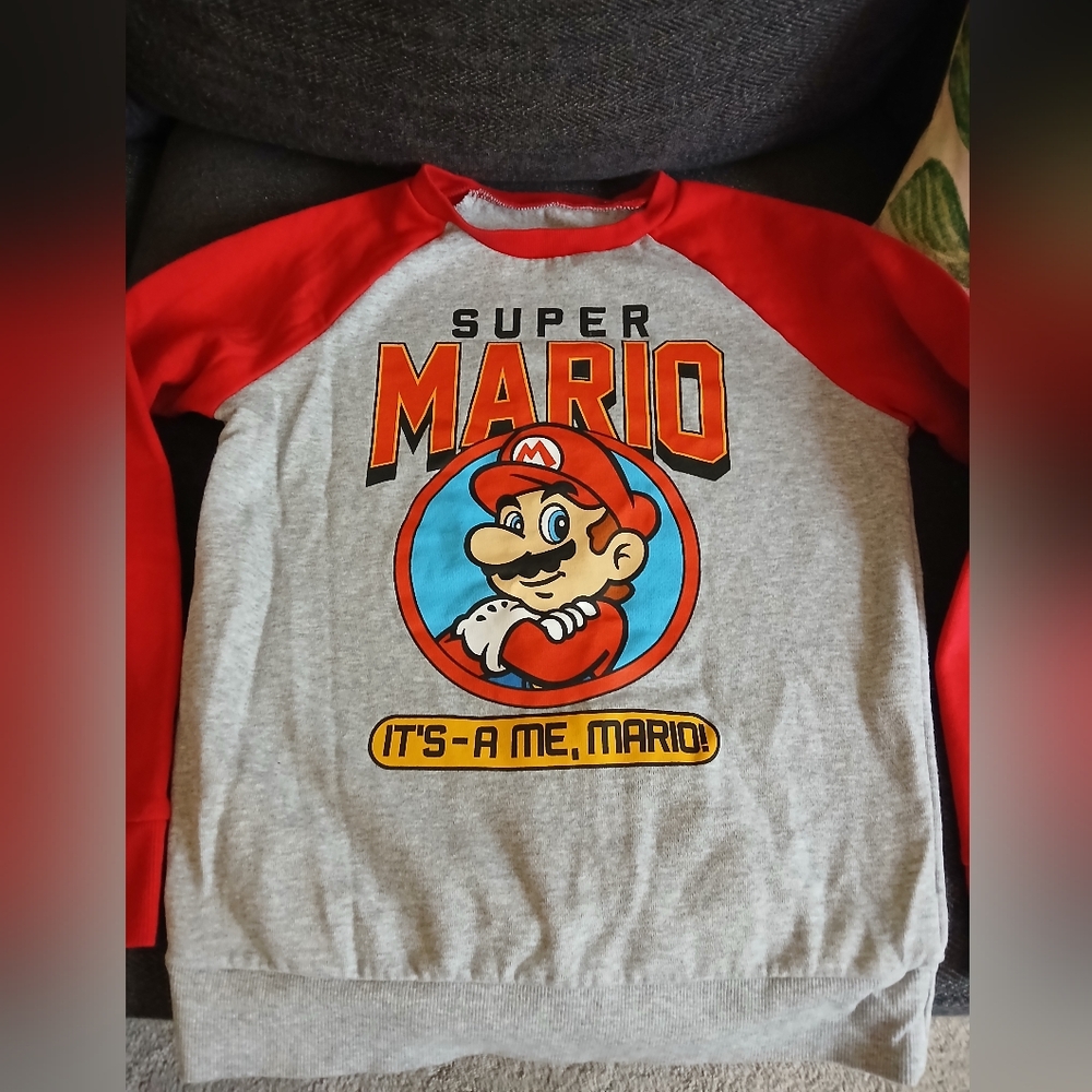 Super Mario Swratshirt